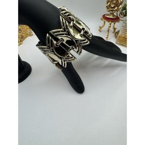 Vintage Wide Signed Coro Pegasus Gold Tone Bracelet Minimalist Design - Picture 3 of 7